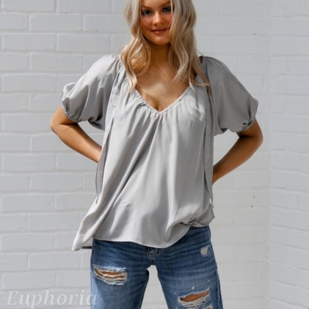 POL Gray Puff Sleeve Blouse with Relaxed Ruched Style Size Small EUC